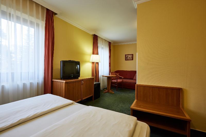 Hotel Lövér Sopron Buitenkant foto